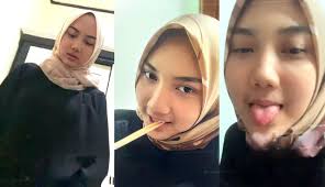 Chella Dini Jilbab Hitam Cantik Pamer Body Bagus nya